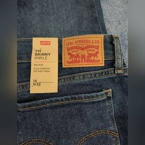 711 SKINNY ANKLE MID RISE SLIM THROUGH HIP AND THIGH 14 W32